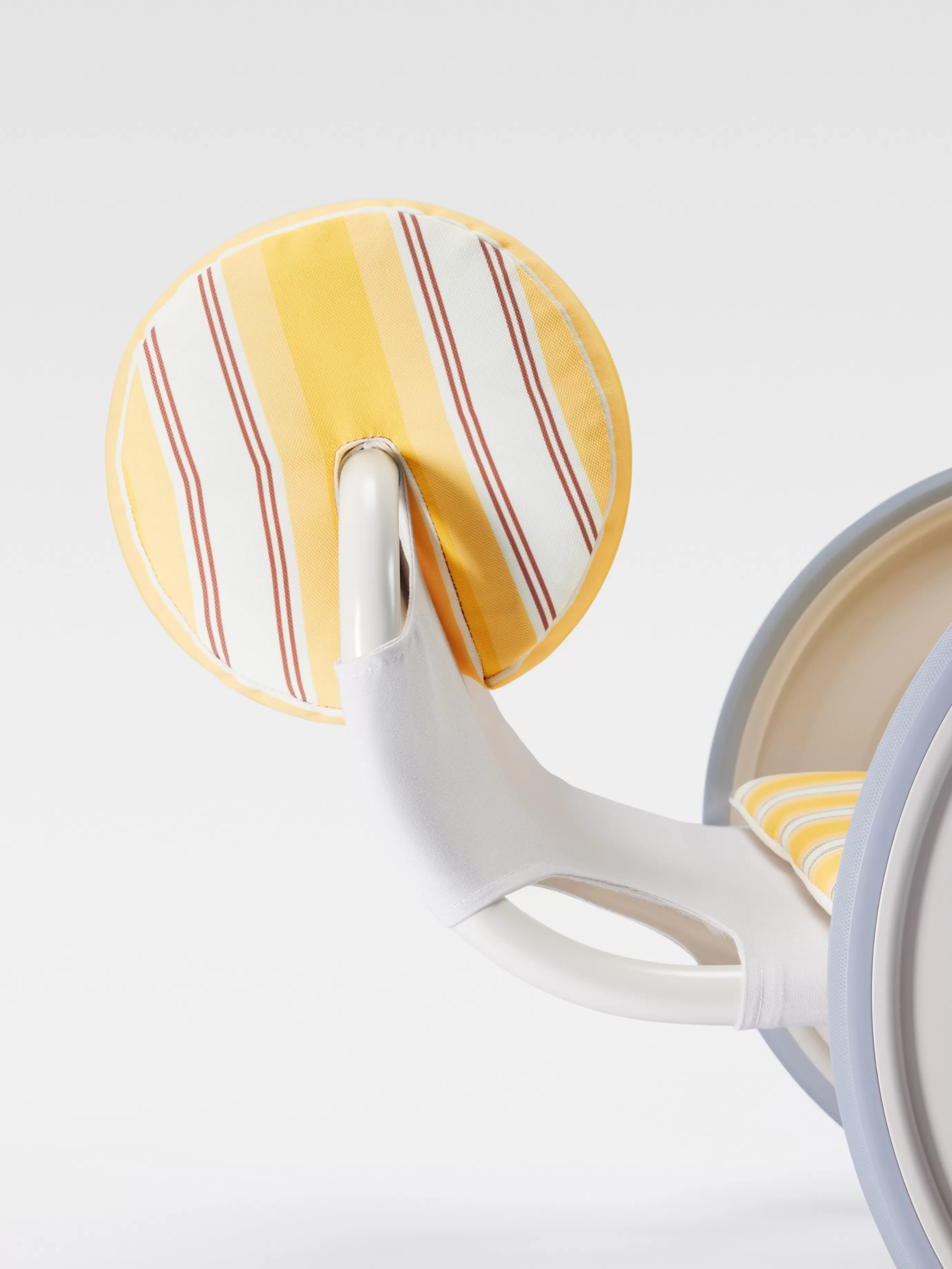 Femme/Homme Jacquemus + Exteta - Locus Solus Bain de Soleil par Gae Aulenti