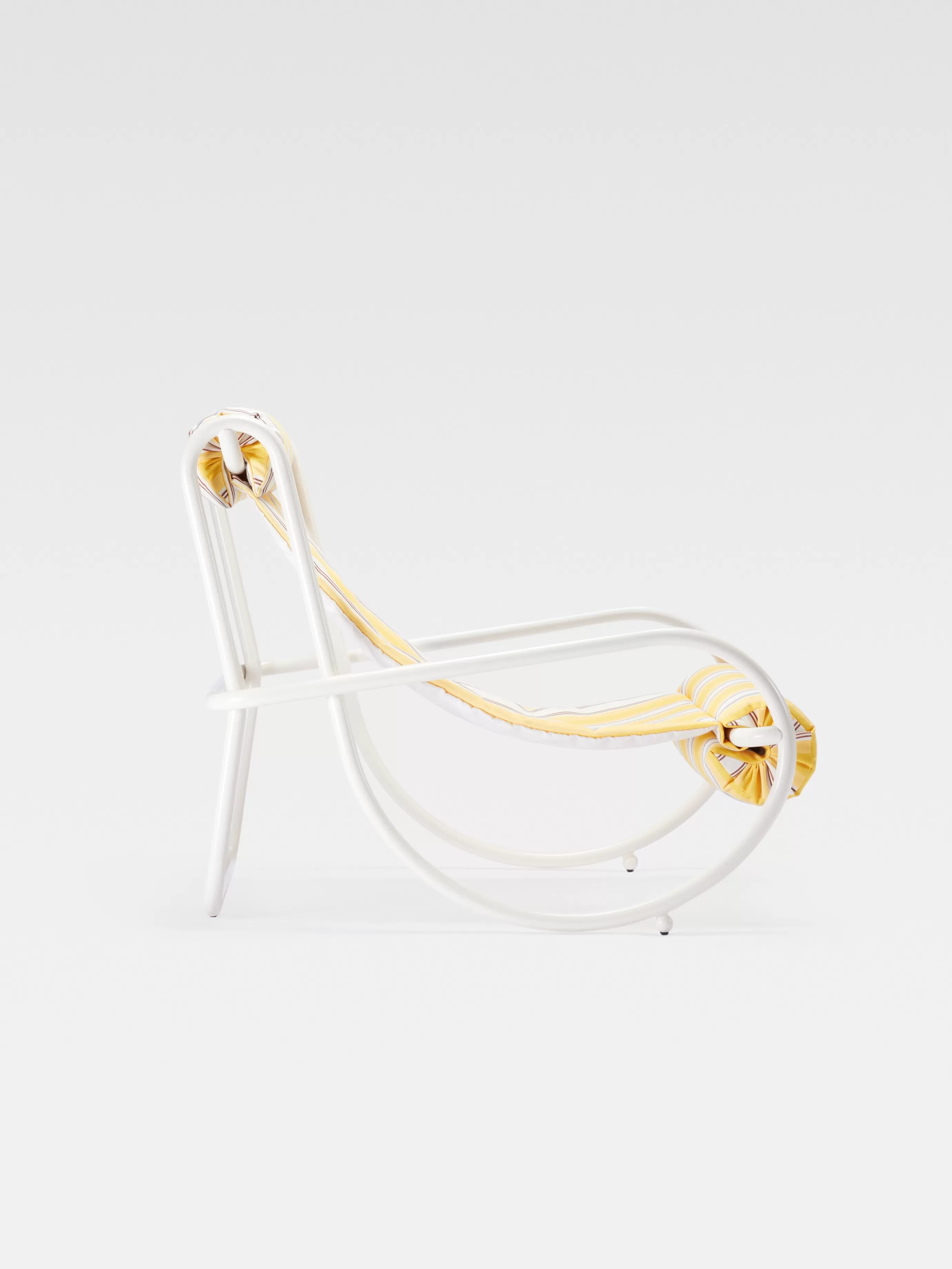 Femme/Homme Jacquemus + Exteta - Locus Solus Fauteuil par Gae Aulenti